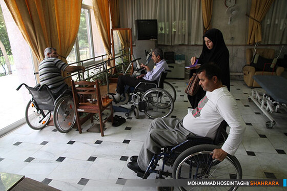 عیادت کارکنان روزنامه شهرآرا از جانبازان دفاع مقدس