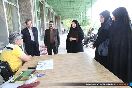 عیادت کارکنان روزنامه شهرآرا از جانبازان دفاع مقدس