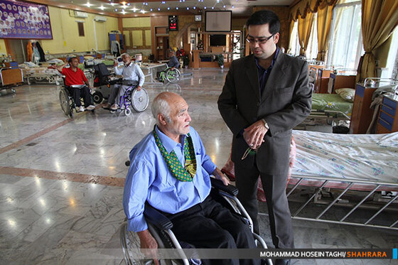 عیادت کارکنان روزنامه شهرآرا از جانبازان دفاع مقدس