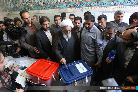 اخذ رأی آیت الله واعظ طبسی تولیت آستان قدس رضوی