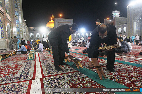 جزء خوانی قرآن در حرم رضوی