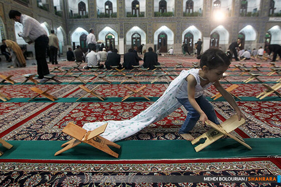 جزء خوانی قرآن در حرم رضوی