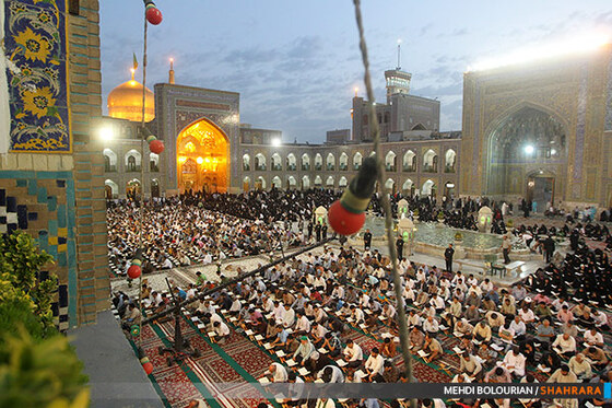 جزء خوانی قرآن در حرم رضوی