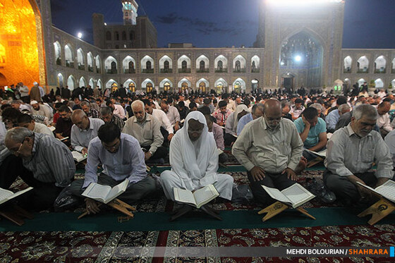 جزء خوانی قرآن در حرم رضوی
