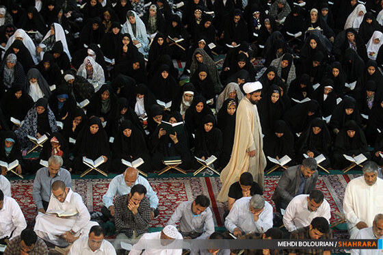 جزء خوانی قرآن در حرم رضوی