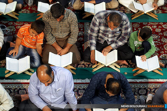 جزء خوانی قرآن در حرم رضوی