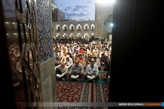 جزء خوانی قرآن در حرم رضوی