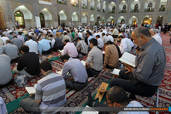 جزء خوانی قرآن در حرم رضوی