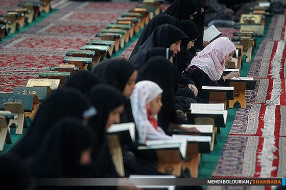 جزء خوانی قرآن در حرم رضوی