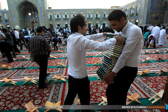 جزء خوانی قرآن در حرم رضوی