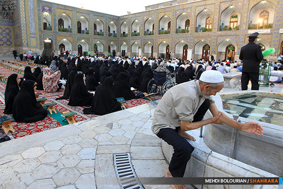 جزء خوانی قرآن در حرم رضوی
