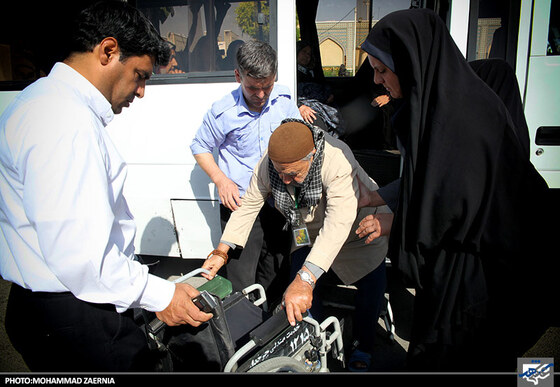 تشرف سالمندان به حرم رضوی