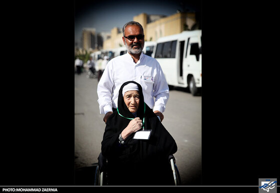 تشرف سالمندان به حرم رضوی