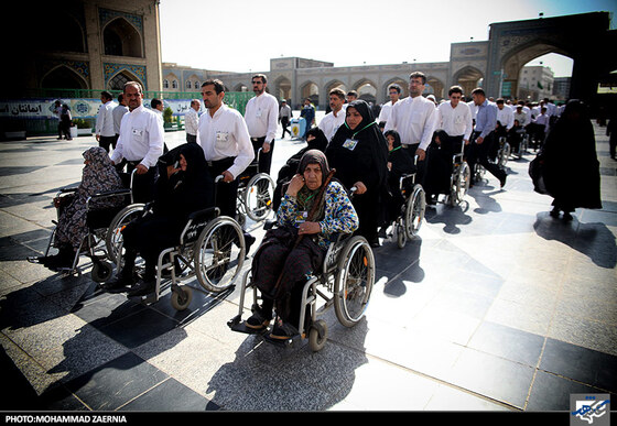 تشرف سالمندان به حرم رضوی