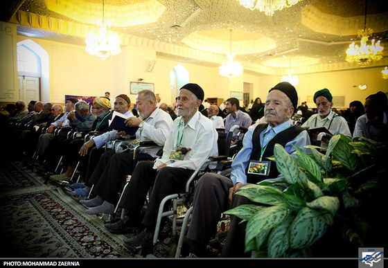 تشرف سالمندان به حرم رضوی