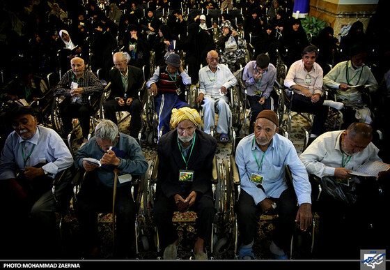 تشرف سالمندان به حرم رضوی