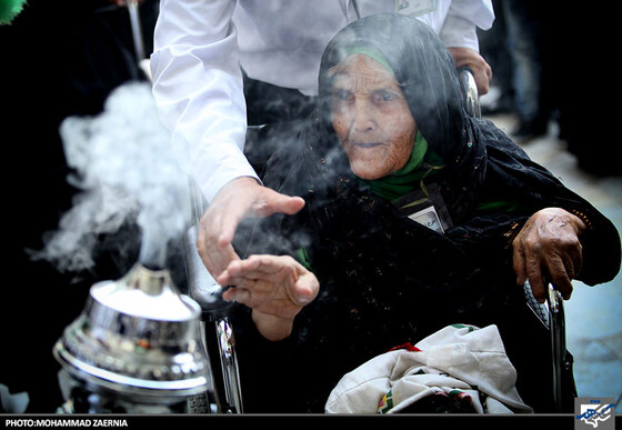 تشرف سالمندان به حرم رضوی