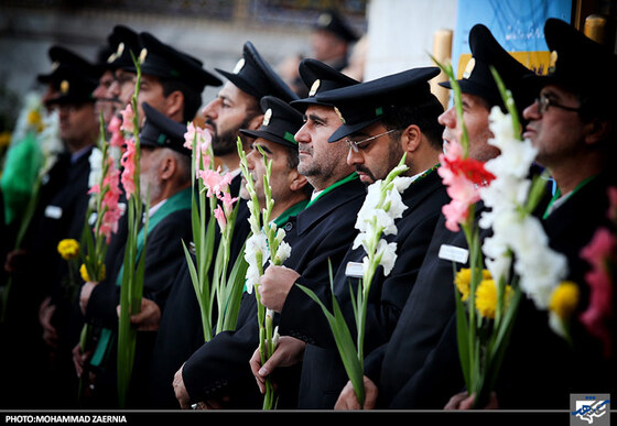 گلباران حرم رضوی توسط خادمان
