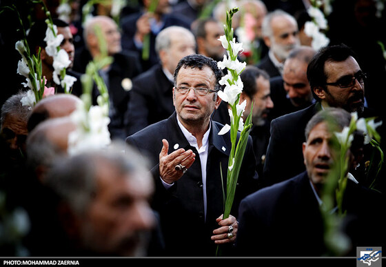 گلباران حرم رضوی توسط خادمان