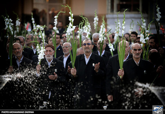 گلباران حرم رضوی توسط خادمان