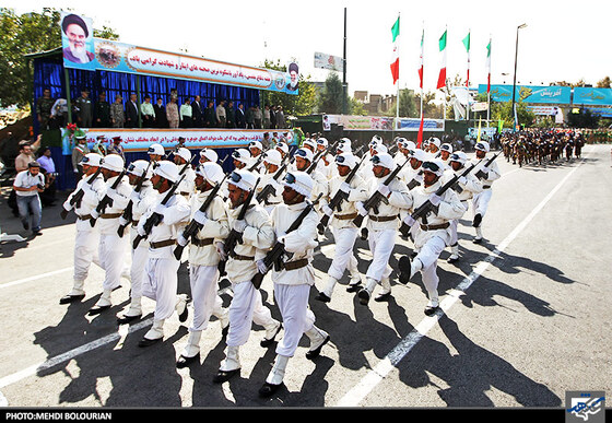 رژه یگان های نمونه ارتش در مراسم رژه نیروهای مسلح در مشهد