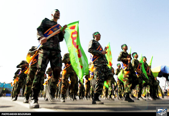 رژه یگان های نمونه بسیج در مراسم رژه نیروهای مسلح در مشهد