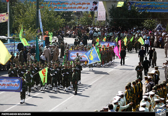 رژه یگان های نمونه بسیج در مراسم رژه نیروهای مسلح در مشهد