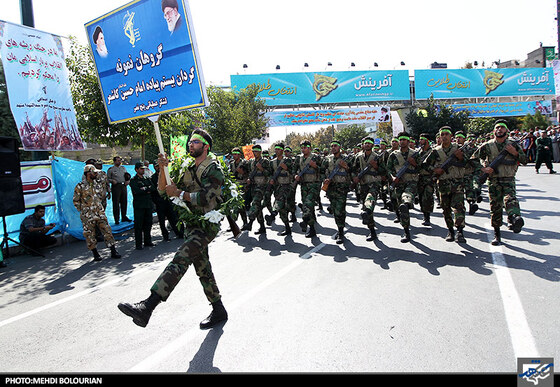 رژه یگان های نمونه بسیج در مراسم رژه نیروهای مسلح در مشهد