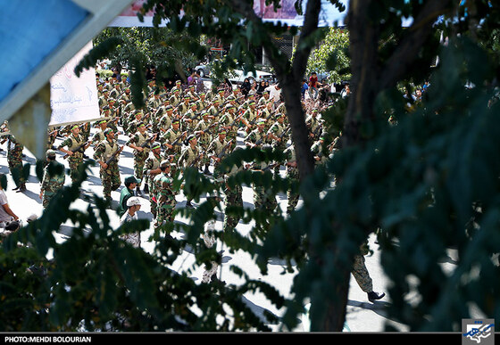 رژه یگان های نمونه بسیج در مراسم رژه نیروهای مسلح در مشهد