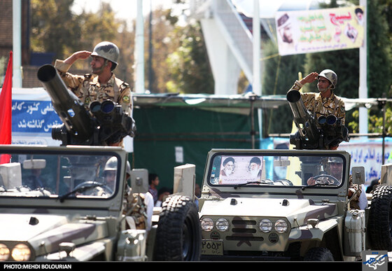 رژه یگان های موتوری ارتش در مراسم رژه نیروهای مسلح در مشهد