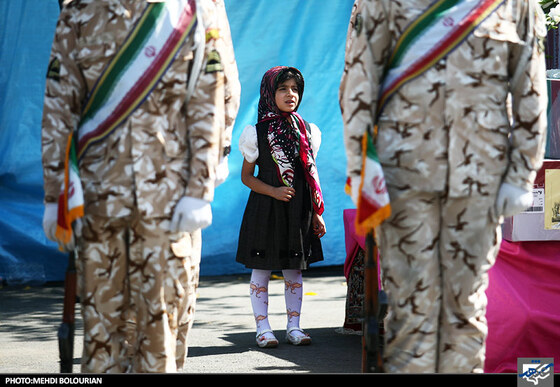 در حاشیه رژه یگان های نمونه بسیج در مراسم رژه نیروهای مسلح در مشهد