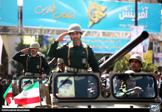 رژه یگان های نمونه سپاه در مراسم رژه نیروهای مسلح در مشهد