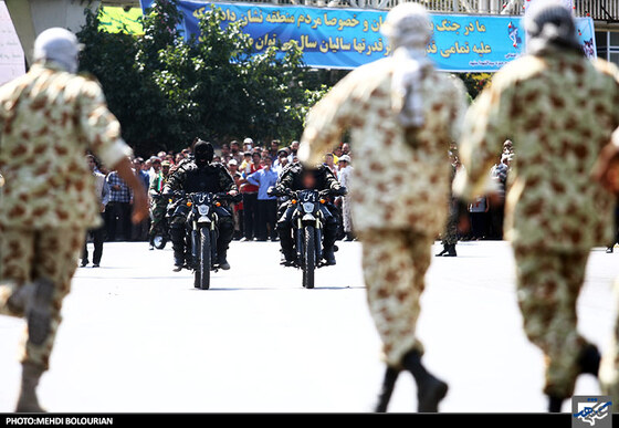 رژه یگان های نمونه بسیج در مراسم رژه نیروهای مسلح در مشهد