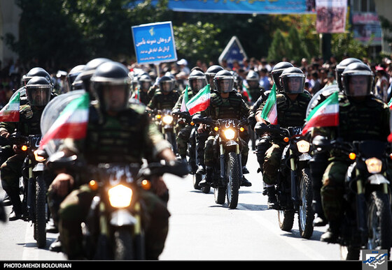 رژه یگان های نمونه بسیج در مراسم رژه نیروهای مسلح در مشهد