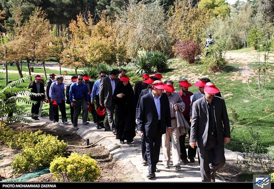  بازدید اعضای کمیسیون خدمات شهری شورای شهر از باغ گیاه شناسی 
