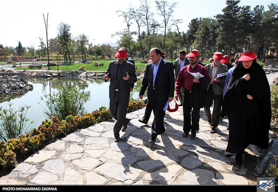  بازدید اعضای کمیسیون خدمات شهری شورای شهر از باغ گیاه شناسی 