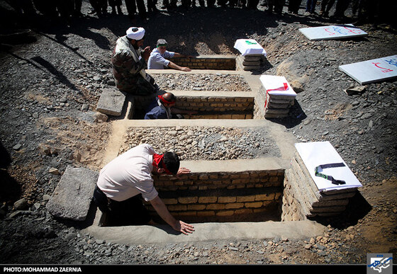 خاکسپاری پیکر شهدای گمنام در طرقبه