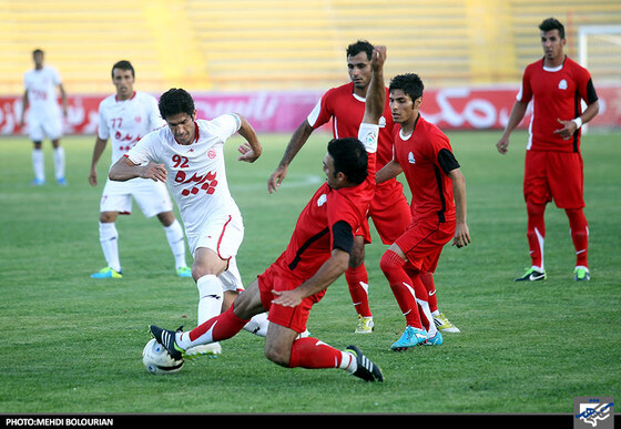 دیدار تیم های پدیده و نیروی زمینی