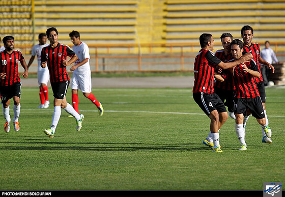 دیدار تیم های سیاه جامگان و پدیده