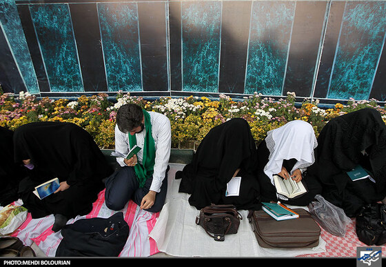 مراسم دعای روز عرفه در حرم رضوی