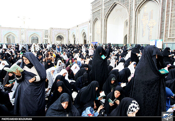 مراسم دعای روز عرفه در حرم رضوی