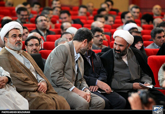 حجه الاسلام پژمانفر و امیر حسین قاضی زاده هاشمی در مراسم تودیع و معارفه شهردار مشهد