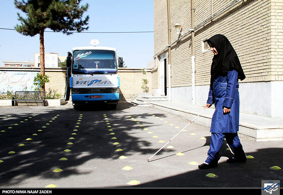 تو راه را برایم هموار ساز؛
من خود راه رفتن را خواهم آموخت