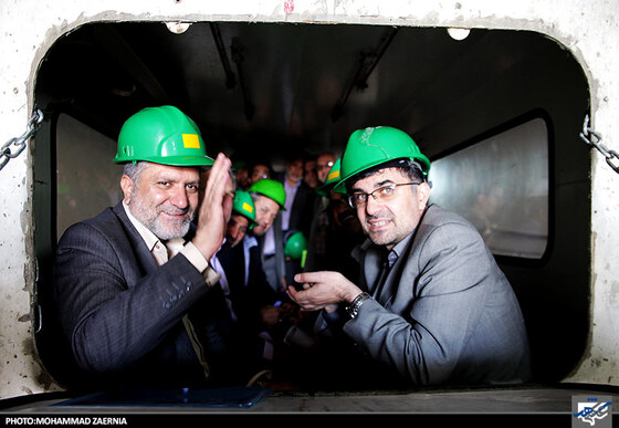 سید صولت مرتضوی شهردار مشهد و مسعودبیژنی مدیرعامل شرکت قطارشهری مشهد در بازدیدازخط 2 قطار شهری