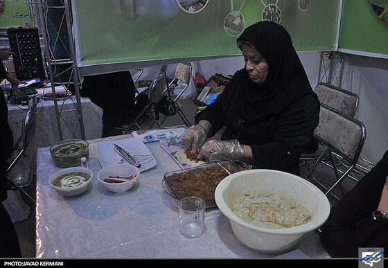 نمایشگاه هنرهای محلی در بوستان بهشت