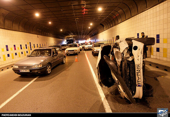 واژگونی خودرو در زیرگذر میدان شهدا