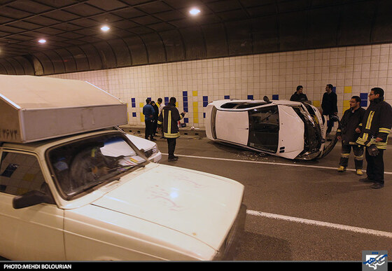 واژگونی خودرو در زیرگذر میدان شهدا