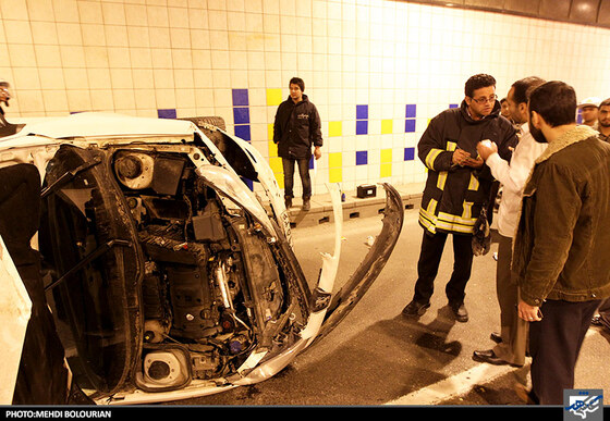واژگونی خودرو در زیرگذر میدان شهدا