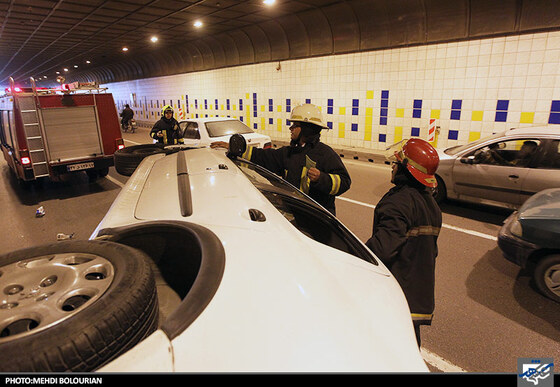 واژگونی خودرو در زیرگذر میدان شهدا