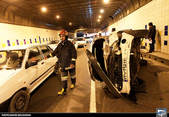 واژگونی خودرو در زیرگذر میدان شهدا